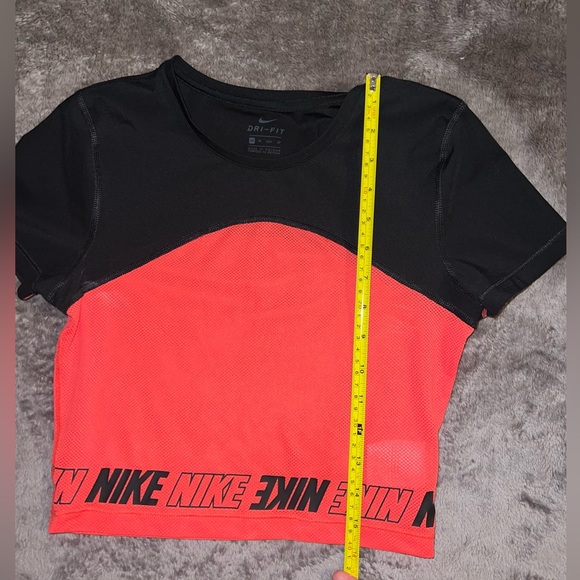 Super cute Nike spandex and mesh crop top!😍 - Picture 3 of 3